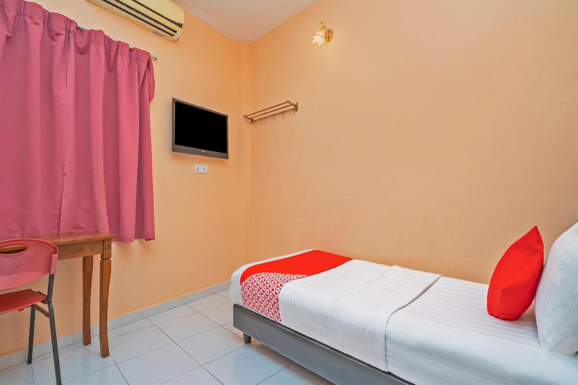 Sz Hotel Lumut Exterior photo