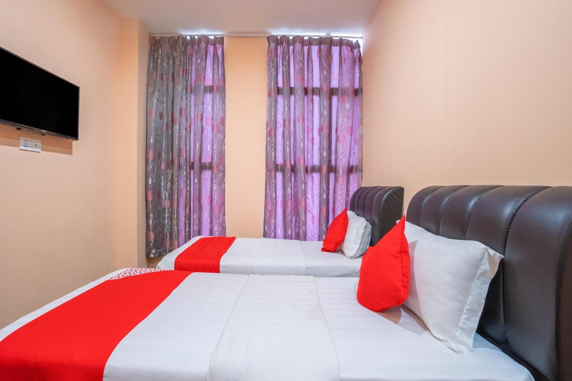 Sz Hotel Lumut Exterior photo