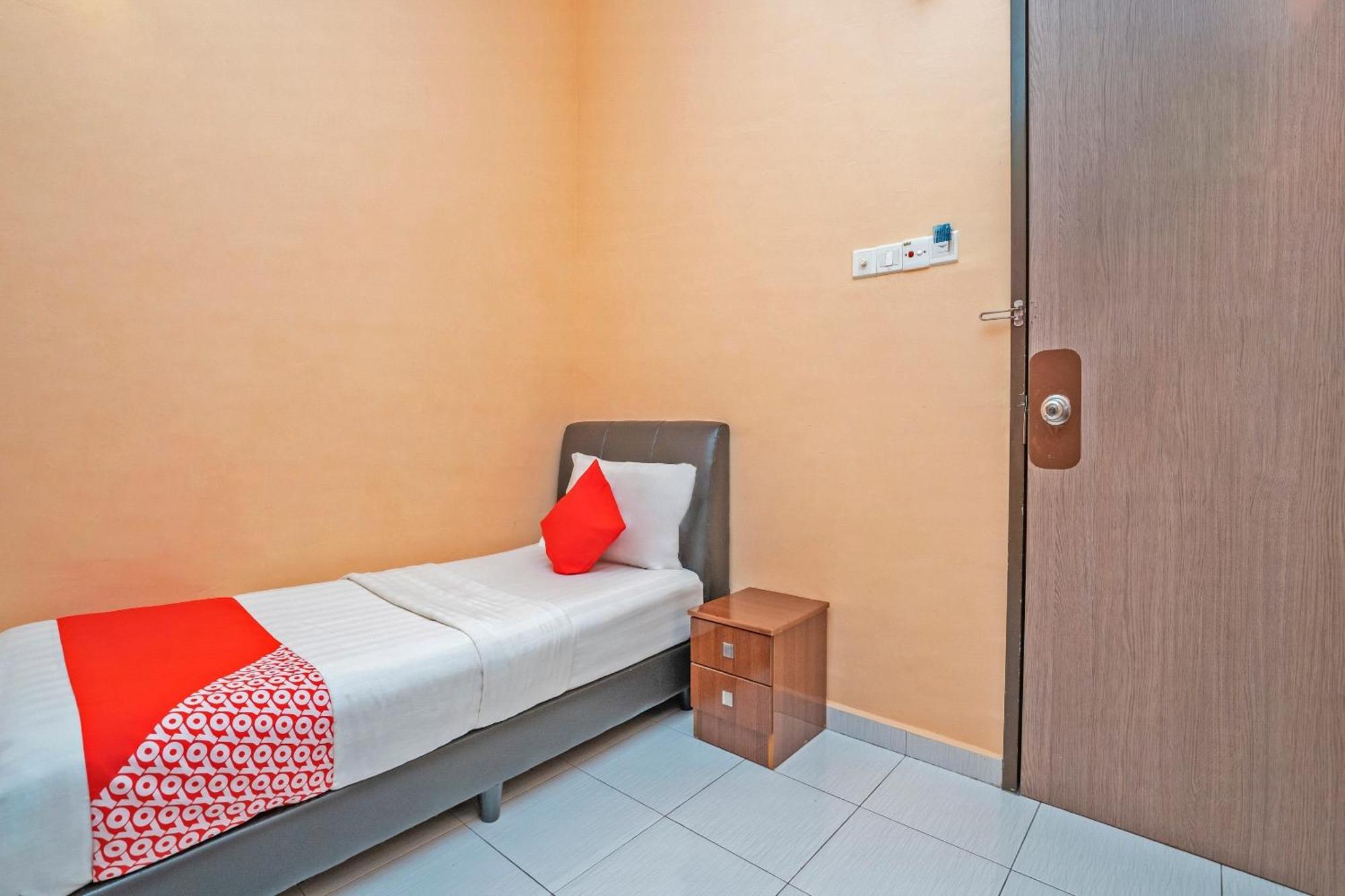 Sz Hotel Lumut Exterior photo