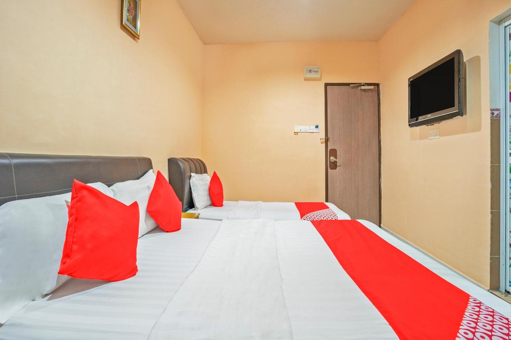 Sz Hotel Lumut Exterior photo