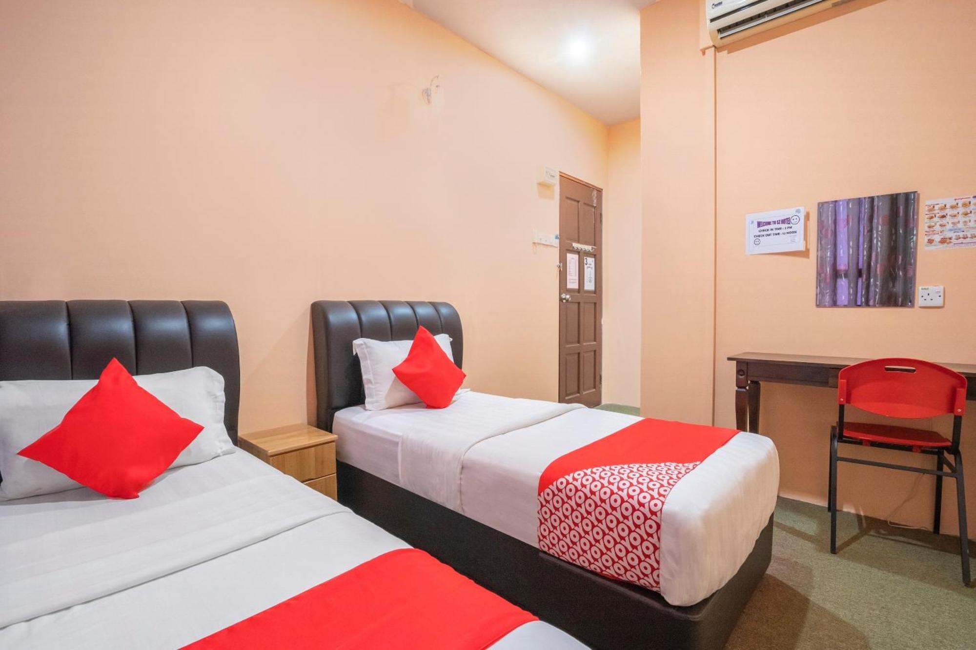 Sz Hotel Lumut Exterior photo